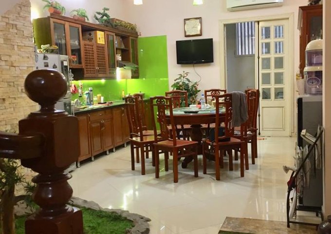 Cho thuê nhà phân lô ngõ 53 Linh Lang, dt 50m2x4 tầng, 4 phòng ngủ đẹp, 1pk, 1 bếp, đầy đủ thiết bị
