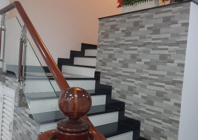 Bán nhà 31/2/11 Ung Văn Khiêm trong chợ tiện kinh doanh buôn bán trệt 3 lầu 8.8tỷ