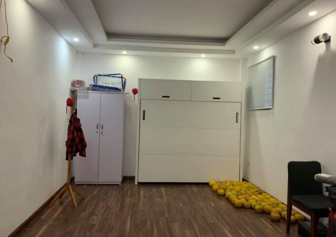 Cần bán gấp nhà Mặt Ngõ 530 đường Láng 1.8 tỷ, 22m2, oto cách 10m