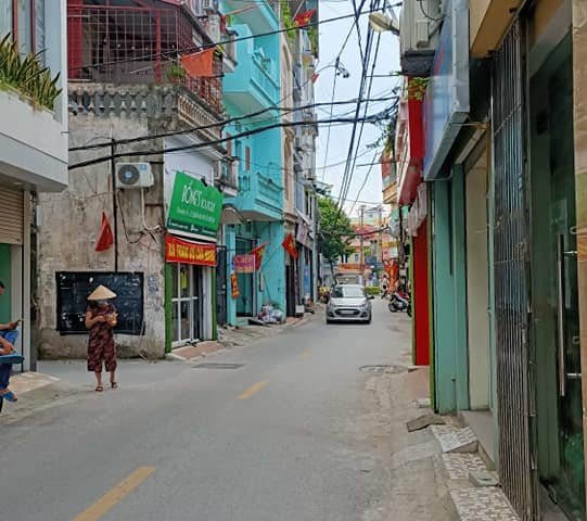 Cần bán nhà mặt phố Bồ Đề, Long Biên 40m2, 5T, 4.7tỷ.