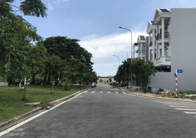 Cần bán gấp lô đất nền 85m2, đường thông 10m, trong KDC Centana ĐPT Trường Lưu Long Trường Q9