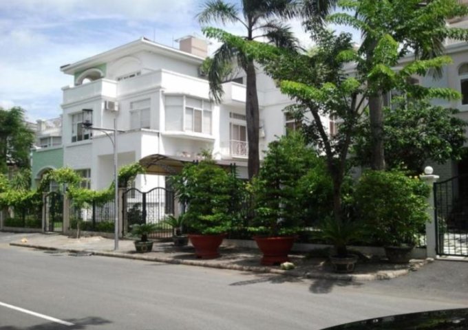 Bán biệt thự Nam Thông 2 , Phú Mỹ Hưng, nhà mới, có hầm để xe, diện tích 8x18 giá bán 20.5 tỷ