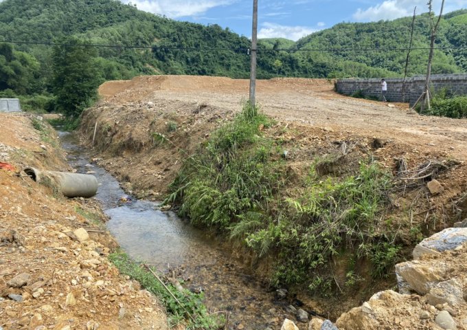 Chính chủ cần bán 6000m2 500m thổ có 1 ko 2 tại Lương Sơn Hòa Bình có suối chảy quanh đất oto tránh