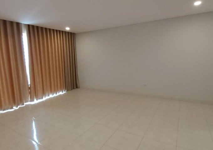Cho thuê căn 3PN-Full đồ cơ bản 141m2, Hồ Gươm Plaza 11tr
