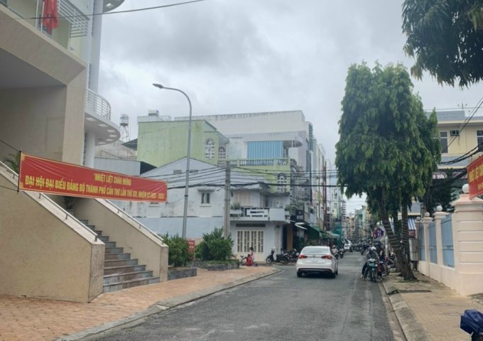 Bán nhà mặt tiền đường Lý Thường Kiệt, gần bến Ninh Kiều. Diện tích 72m2. Đang có hđ thuê ổn định. Giá 13 tỷ.