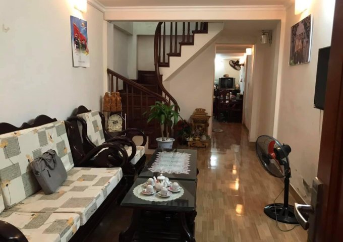  Cần bán nhà ngõ 466 phố hoàng hoa thám dt 47 x 3 tầng, mặt tiền 3m, giá 3,9 tỷ ( 82tr/m2)