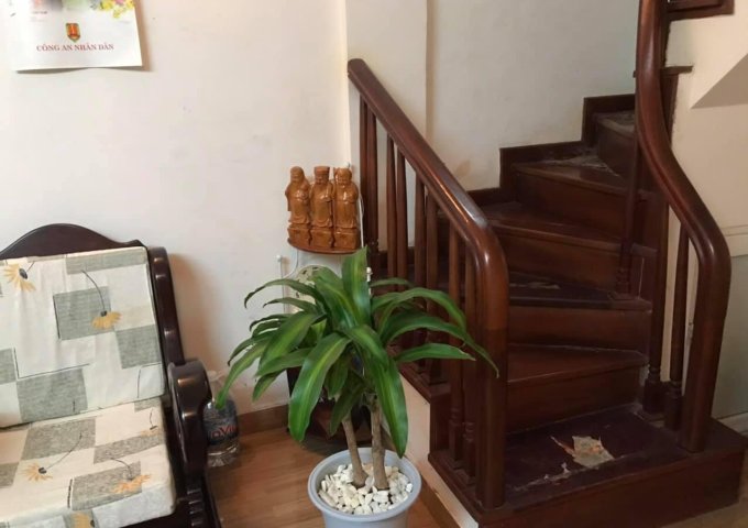  Cần bán nhà ngõ 466 phố hoàng hoa thám dt 47 x 3 tầng, mặt tiền 3m, giá 3,9 tỷ ( 82tr/m2)