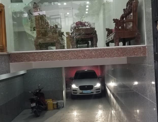Cực phẩm! Bán gấp nhà đường Nguyễn Tư Nghiêm, DT: 104m2, 6 tầng, MT: 5m, dài 21m, giá cực rẻ