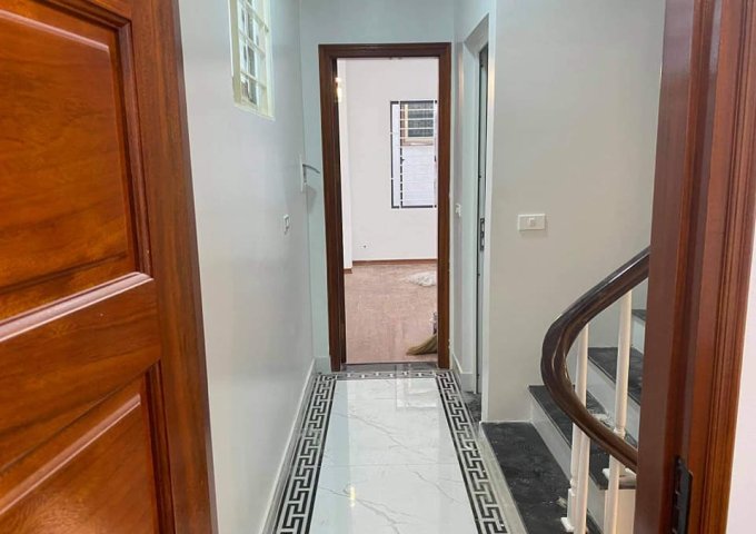 Bán Nhà 41 m2, 5 Tầng, Mặt Ngõ, Phố Nam Dư - Hoàng Mai, 2,75 Tỷ