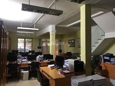 Cho thuê 2 tầng làm văn phòng nhà 15 khu tập thể 14B Lý Nam Đế, Hoàn Kiếm, Hà Nội.