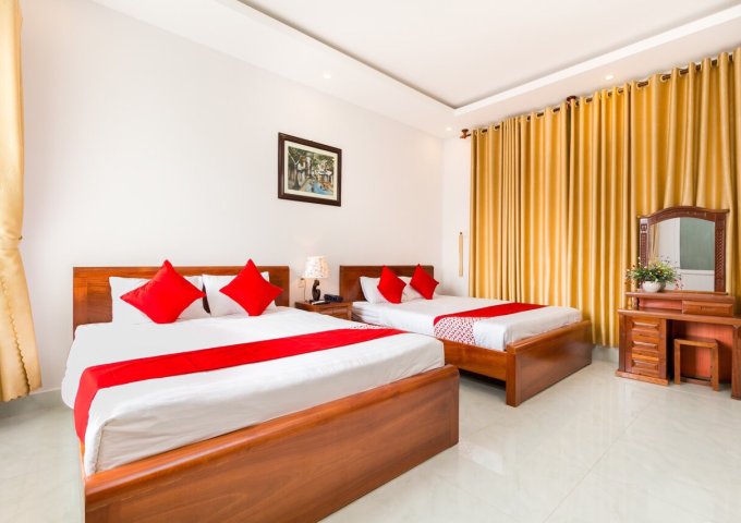 Cho thuê khách sạn mặt tiền Phan Huy Chú hướng Đông Nam.