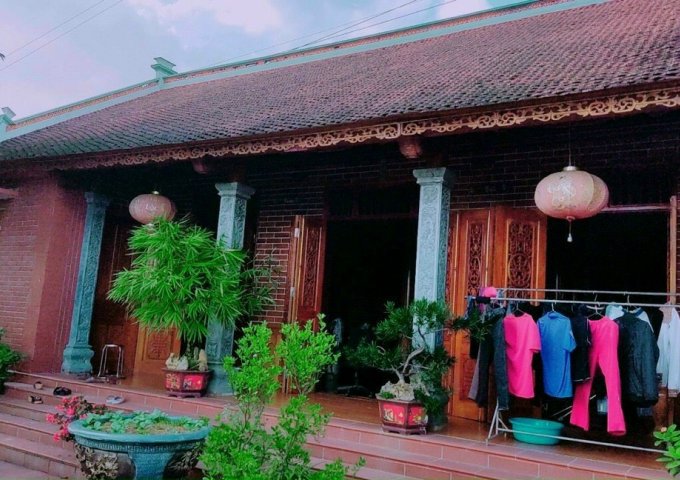 Bán khuân viên hoàn hảo bám hồ số 1 tại Hòa Sơn Lương Sơn 4000m2 thổ đc xây với kiến thức nhà cổ rẻ