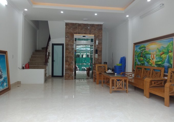 NHÀ MẶT NGÕ PHẠM VĂN ĐỒNG - ÔTÔ  ĐỖ CỬA - NHÀ ĐẸP +  THANG MÁY - GiÁ 4.65 TỶ.