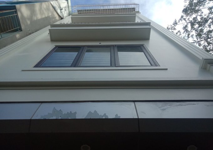 NHÀ MẶT NGÕ PHẠM VĂN ĐỒNG - ÔTÔ  ĐỖ CỬA - NHÀ ĐẸP +  THANG MÁY - GiÁ 4.65 TỶ.