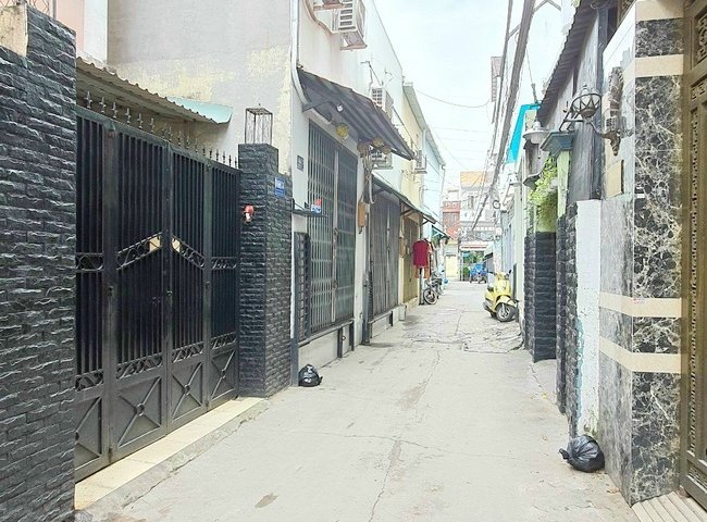 Bán nhà 1 lầu đẹp long lanh hẻm 1422 đường Huỳnh Tấn Phát Quận 7