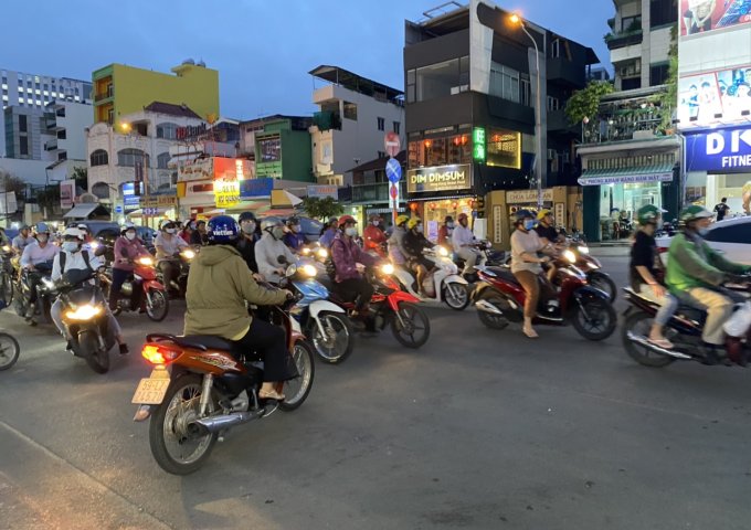 BÁN NHÀ QUẬN 1 MẶT TIỀN NGUYỄN VĂN CỪ