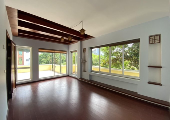 Cho thuê biệt thự khu 1,3ha Quảng An, vị trí đắt giá nhất Tây Hồ