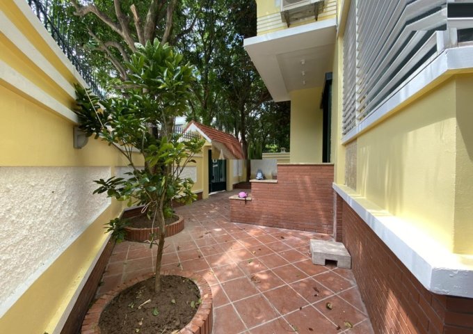 Cho thuê biệt thự khu 1,3ha Quảng An, vị trí đắt giá nhất Tây Hồ