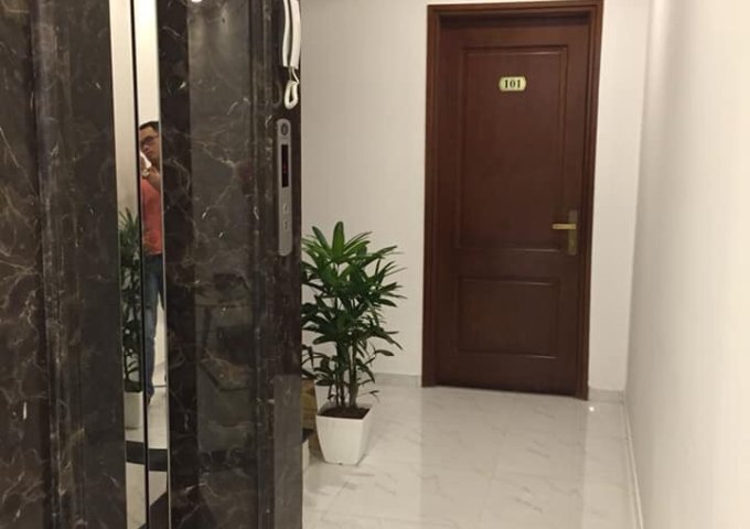 Bán toà nhà Ngọc Hà 6 tầng thang máy cho thuê 2600 đô, DT 100m2 giá 11.3 tỷ