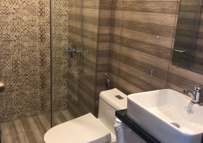 Bán toà nhà Ngọc Hà 6 tầng thang máy cho thuê 2600 đô, DT 100m2 giá 11.3 tỷ