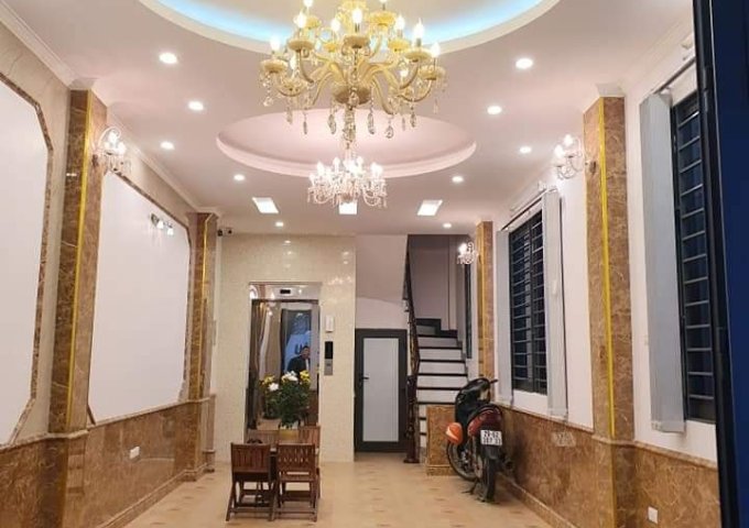 Bán Nhà Ngõ 594 Đường Láng, Ngõ Thông, Cách Ô Tô 10m, 41m/5 Tầng/5.5 Tỷ