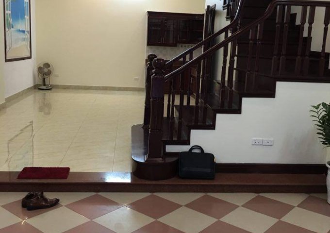 Bán nhà ngõ 5 Hoàng Quốc Việt, ngõ 102 Nguyễn Đình Hoàn, Phùng Chí Kiên, Cầu Giấy. Diện tích 43m2, mặt tiền 3,5m 3,7 tỷ