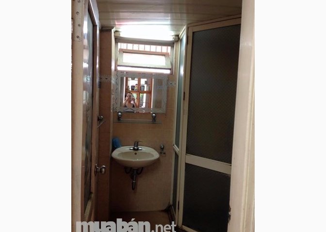 Cho thuê CHTT 70m P501 Nhà A2 Ngõ 29 Lạc Trung,HBT,HN. Giá 5 triệu/tháng