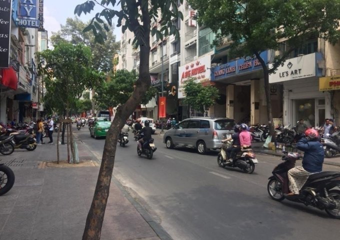 Nhà mặt tiền Nguyễn Thị Minh Khai, Bến Nghé, Quận 1. DT 3,8x12m + 1 tầng giá 38 triệu (TL)