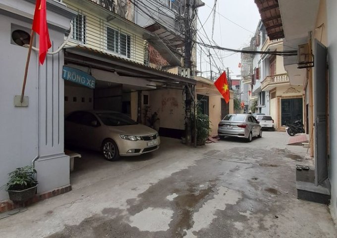 Gia đình bán căn hộ tập thể tầng 5 khu Quân Đội - Nam Đồng. 