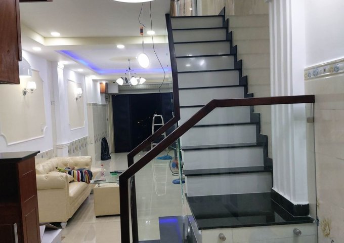 Nhà 1 trệt 1 lầu và 2 PN 2 Wc