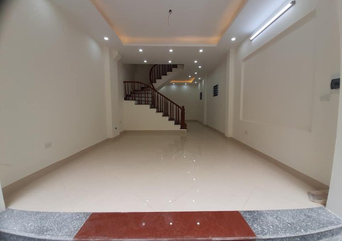 SẬP SÀN MỚI TINH LÔ GÓC LÊ TRỌNG TẤN, BA MĂT THOÁNG, Ô TÔ  CỬA, 45M2, 4T, NHỈNH 3.9TỈ