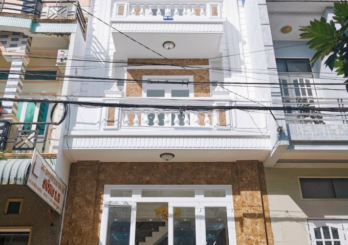 Kẹt tiền bán thu hồi vốn nhà 2 lầu mặt tiền đường Phan Huy Chú, nhà mới cao cấp. Giá 4.5 tỷ.