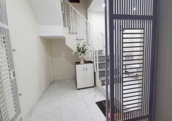 Bán nhà Hồ Ba Mẫu, Đống Đa, 30m2, 4T, MT6.6m, giá 2.65 tỷ.