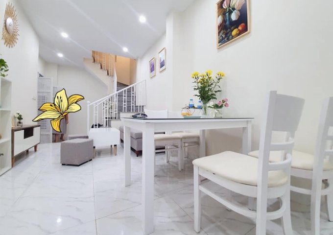 Bán nhà Hồ Ba Mẫu, Đống Đa, 30m2, 4T, MT6.6m, giá 2.65 tỷ.