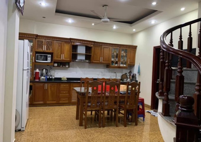 Gia đình mình đang cần tiền muốn bán nhanh nhà trong ngõ tại Hà Nội