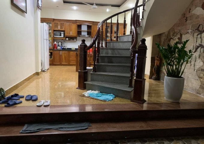 Gia đình mình đang cần tiền muốn bán nhanh nhà trong ngõ tại Hà Nội