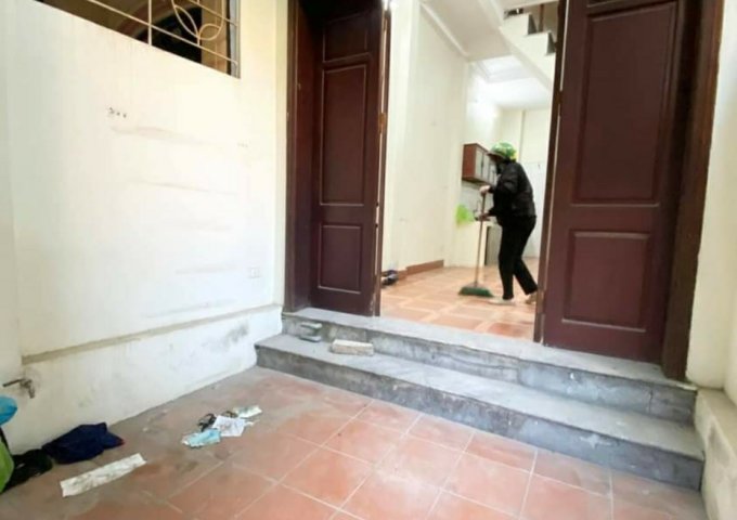 Cho thuê nhà 4 tầng x38m2 ngõ 595 lĩnh nam