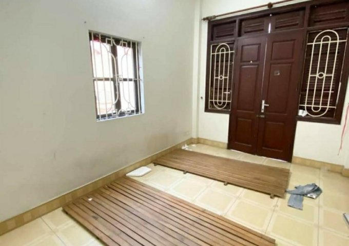 Cho thuê nhà 4 tầng x38m2 ngõ 595 lĩnh nam