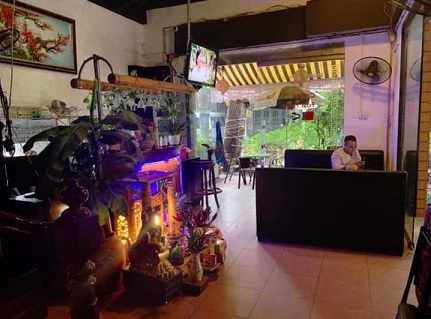 Sang nhượng cửa hàng cà phê, đồ uống tại khu dân cư đông đúc tại số 20 Đường Bưởi, Ba Đình, Hà Nội.