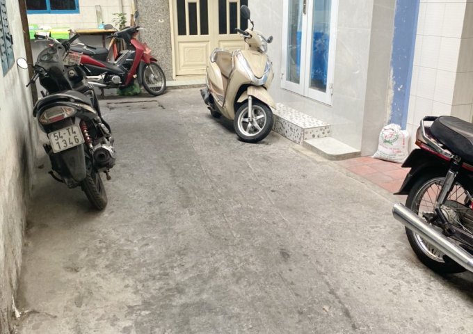 Bán gấp nhà mặt tiền hẻm 333 đường Bến Văn Đồn Phường 1 Quận 4