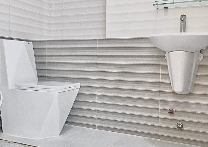 Cần Bán hoặc cho thuê nhà đẹp mới xây P15 QTB.