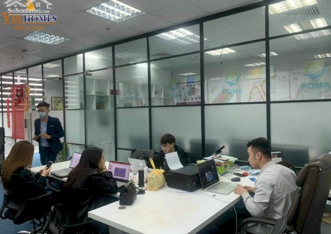 Bán mặt sàn văn phòng ở Royal City diện tích 113m2 hiện đang cho thuê 43tr/ tháng