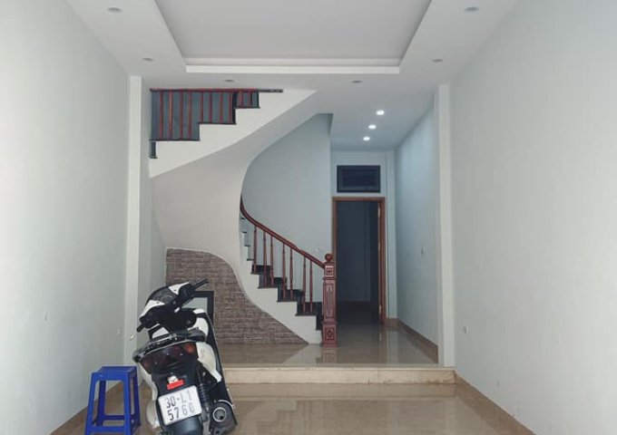 Cho thuê nhà riêng Ngọc Thụy – Long Biên,60m x 5T, mới tinh, 7PN, 12tr, có TL.