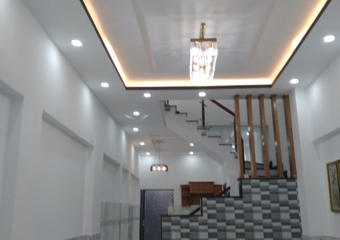 Bán nhà căn số 1 dien tích ngan 4 x dai 12 một trệt 2 lầu giá 5tỷ 800 triệu