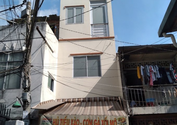 Bán nhà căn số 1 dien tích ngan 4 x dai 12 một trệt 2 lầu giá 5tỷ 800 triệu