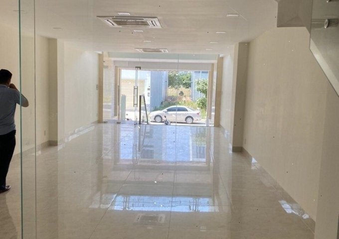 Cho Thuê Nhà Trống Suốt Mặt Tiền Nguyễn Quý Đức - Giá 59 Triệu/Tháng