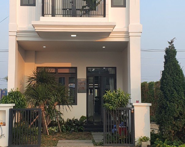 CHÍNH CHỦ BÁN GẤP NHÀ VƯỜN FULL NỘI THẤT – MẶT TIỀN 14M NGAY CHỢ HƯNG LONG BÌNH CHÁNH.LHCC: 0785675845