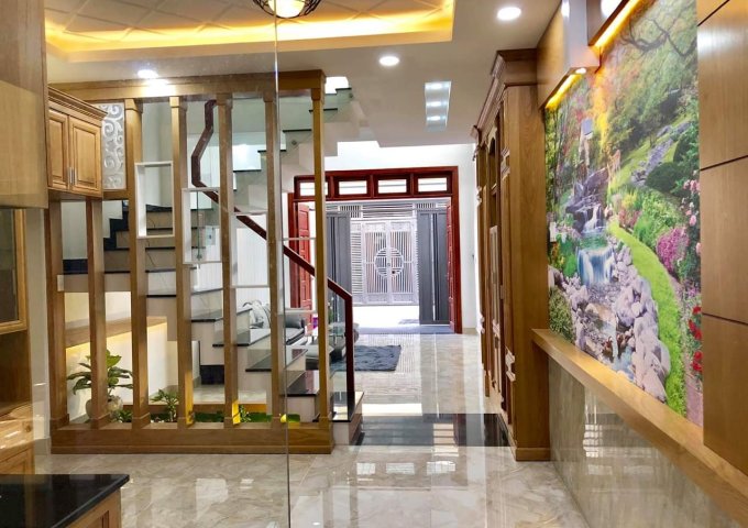 Bán khách sạn MT đường gần Nguyễn Tri Phương, Q10, DT 4,5x25m, trệt 5 lầu, có 22 PN, giá 33 tỷ