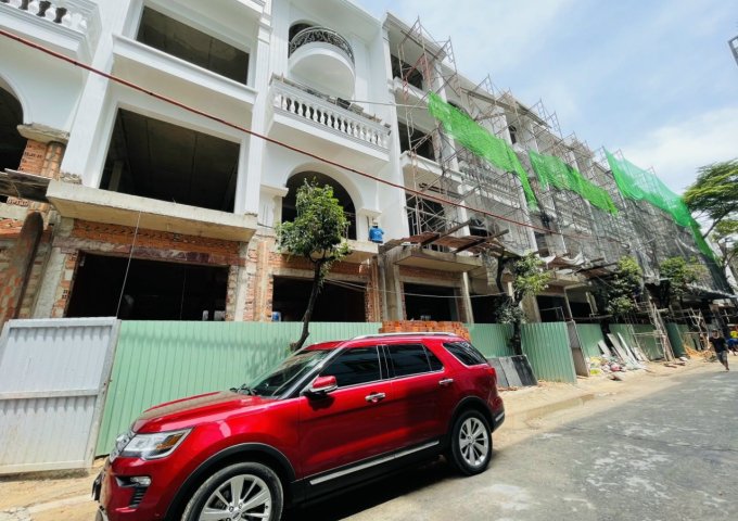 *** HOT HOT HOT ***  Biệt Thự TRIỆU ĐÔ  giữa lòng Trung Tâm Tp. HCM