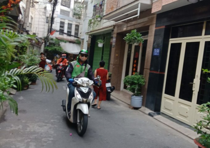 Nhà số 71/51 Nguyễn Công Hoan, phường 7, Phú Nhuận (cách đường Phan Xích Long khoản 100m).